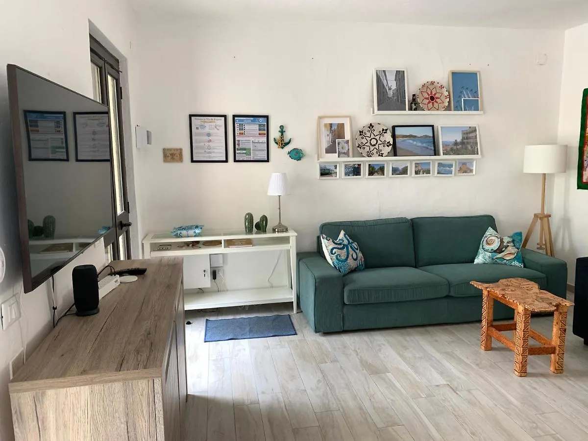 Villa Del Brigante, 200M From The Beach, 80M², 2 Bedrooms, 4-5 Persons Capitana Ferienhaus