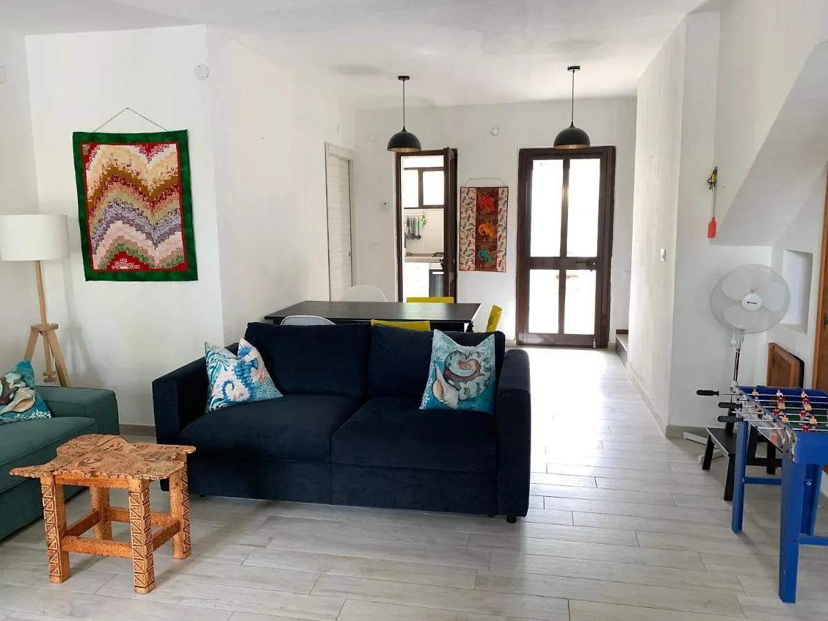 Villa Del Brigante, 200M From The Beach, 80M², 2 Bedrooms, 4-5 Persons Capitana